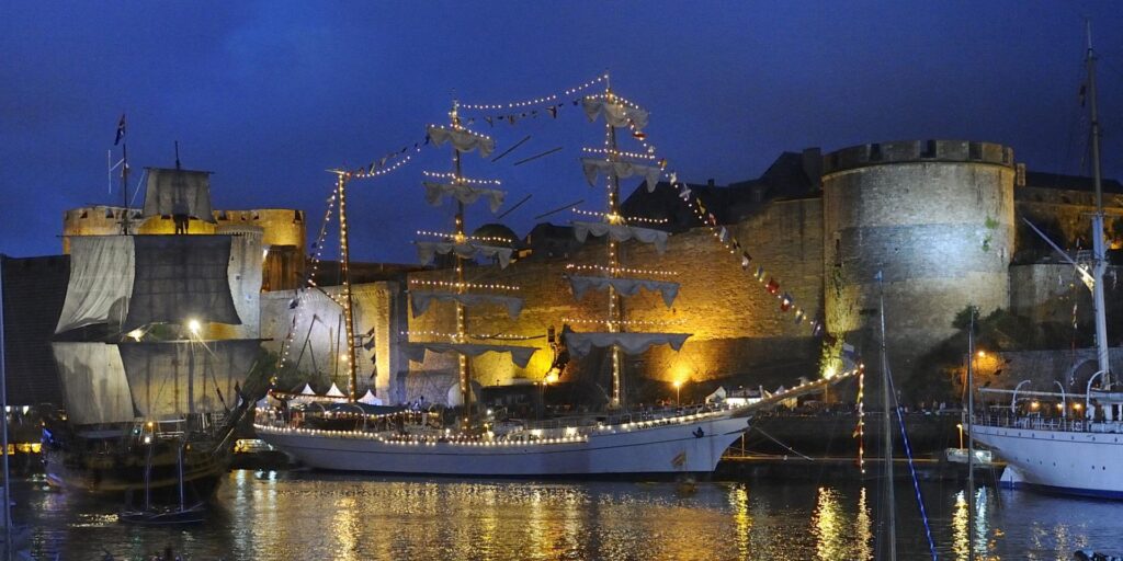 le port de Brest la nuit