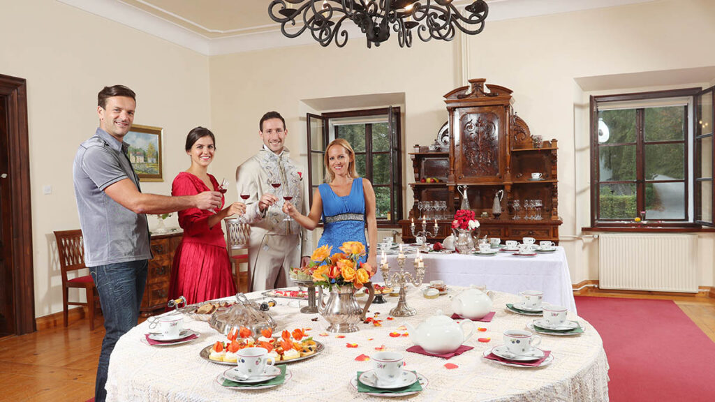 Count-Blagaj-tea-party-photo-Ales-Fevzer