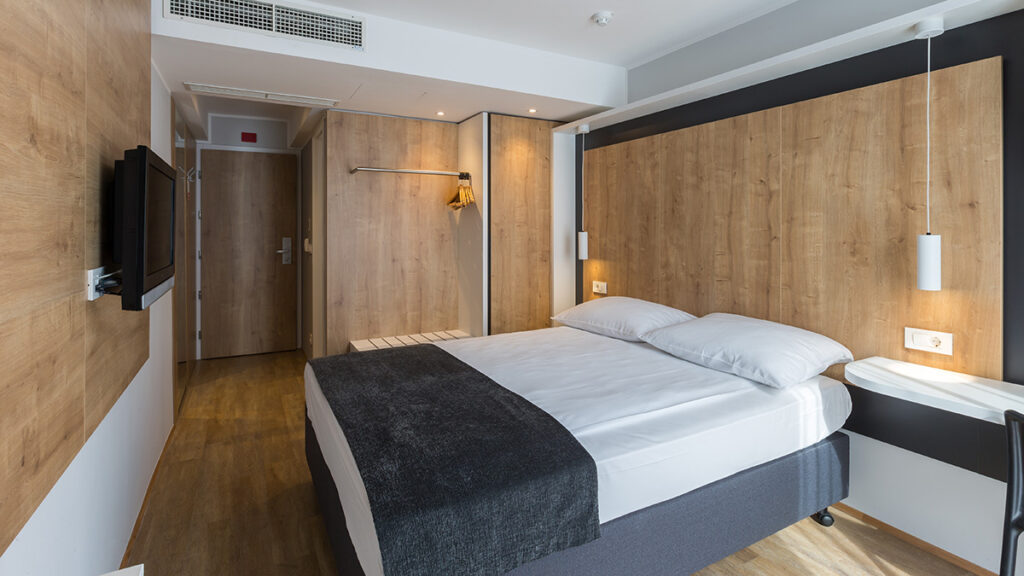 MHOTEL1