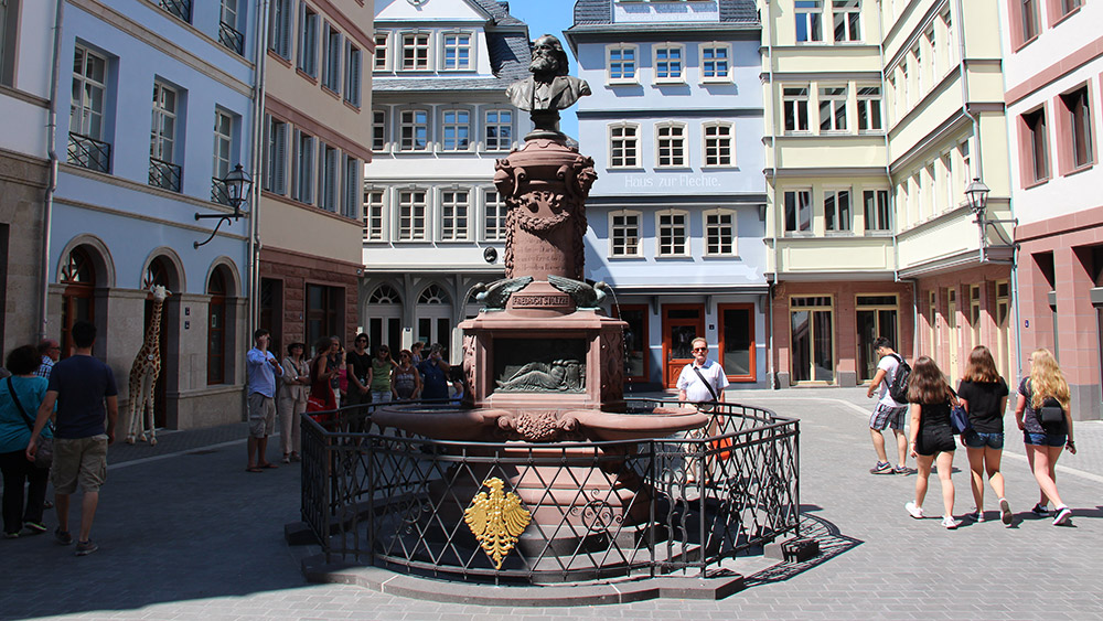 Innenstadt Altstadt Stoltze Brunnen Huehnermarkt