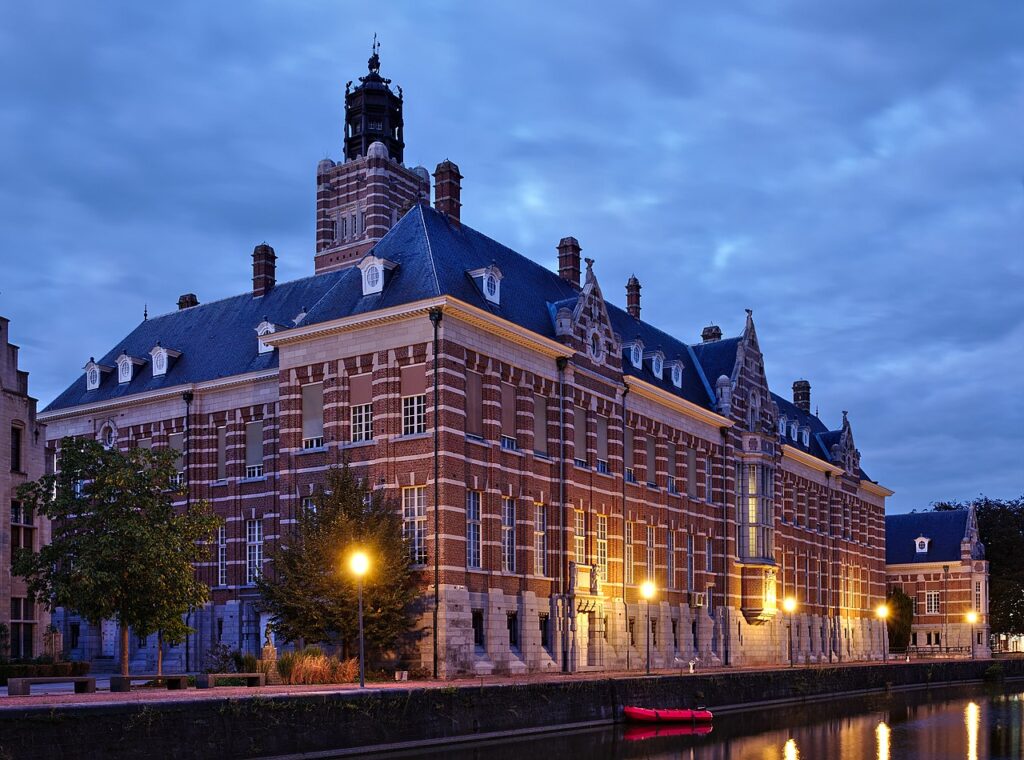 SE corner of the Dendermonde courthouse during civil twilight