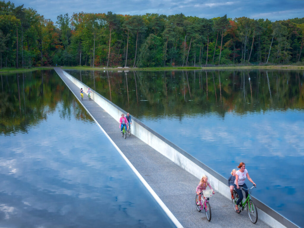 fietsen doorhet water