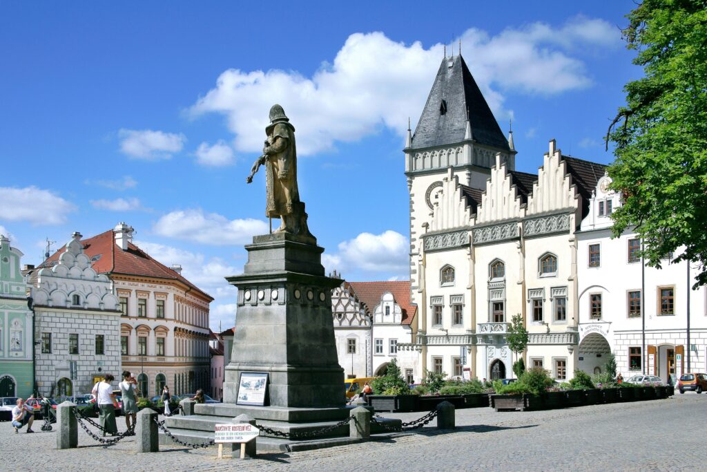 Town-hall (1440-1516, W.Roskopf) and Statue of Jan Zizka, Zizka Square, Tabor, CR