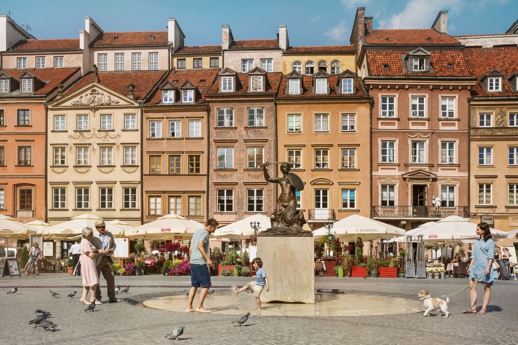 Pomnik-Syrenki-na-Rynku-Starego-Miasta-fot.-m.st_.-Warszawa